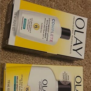OLAY Complete Lightweight Lotion with SPF 15 - Yellow and White